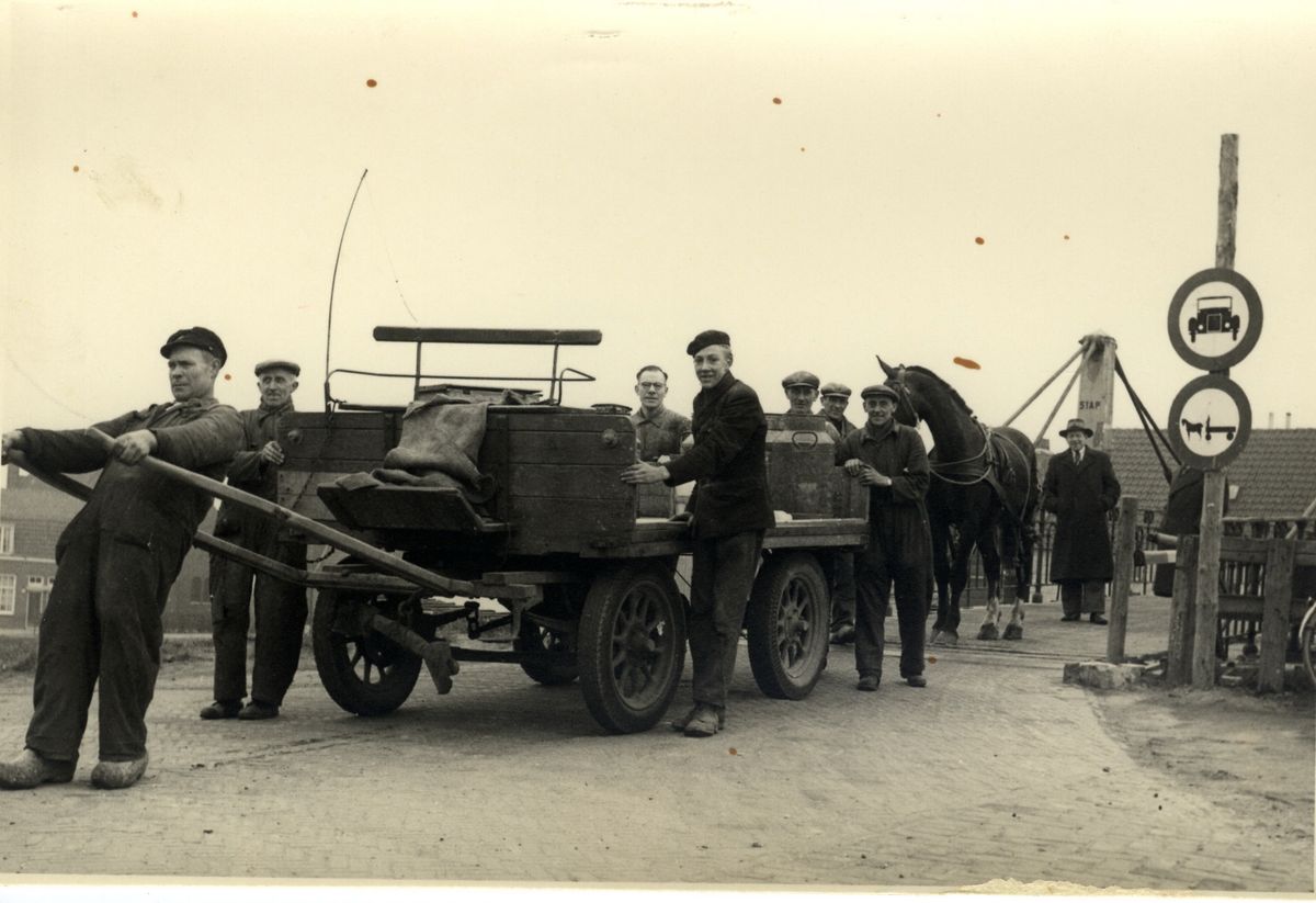 1034 01 Draaibrug Buiksloterdijk, demonstratie van T C Groot